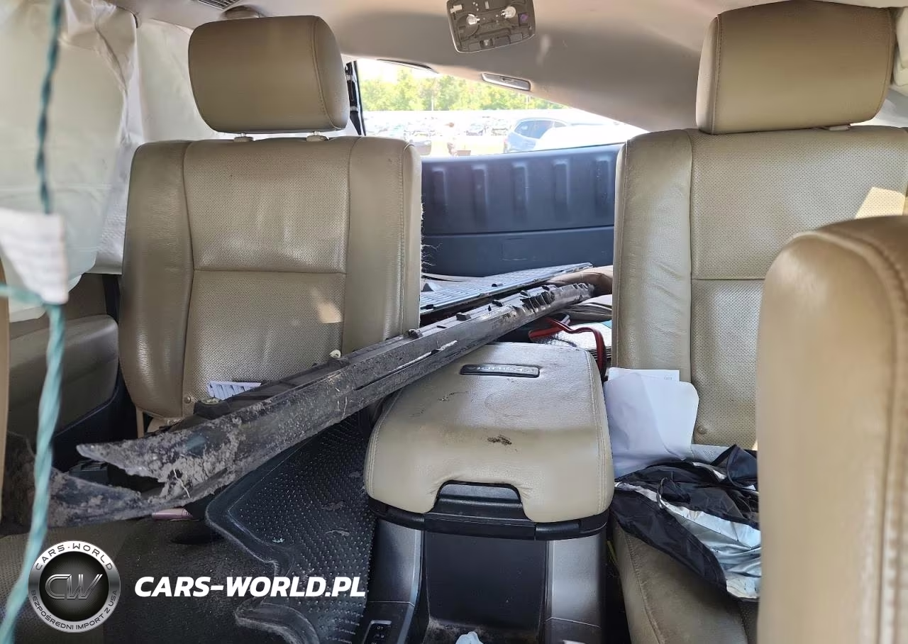 2016 Toyota Sequoia Platinum VIN:5TDDW5G14GS135744 - 10