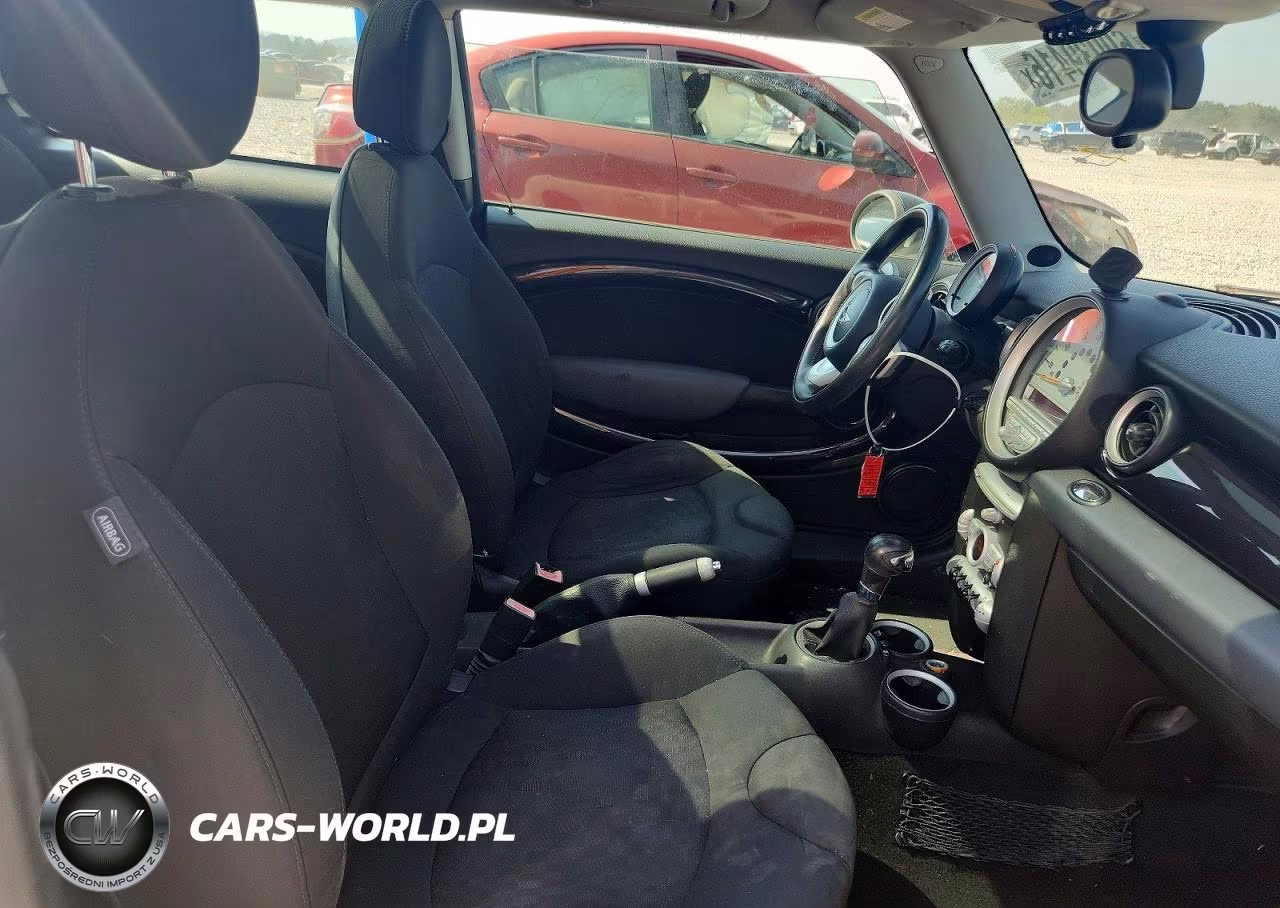 2008 Mini Cooper VIN:WMWMF33598TT60500 - 10
