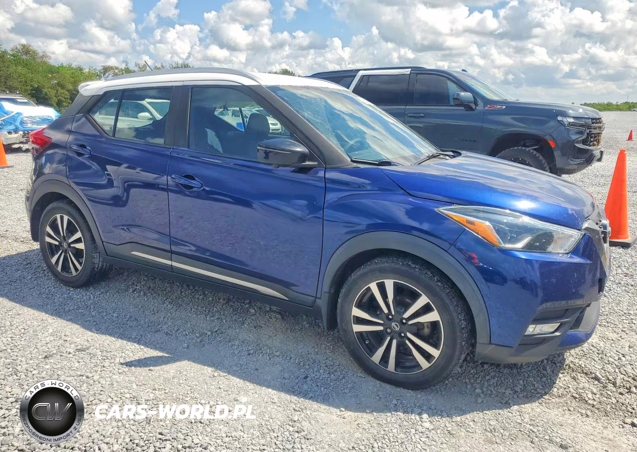 2018 Nissan Kicks Sr VIN:3N1CP5CU0JL518718 - 4