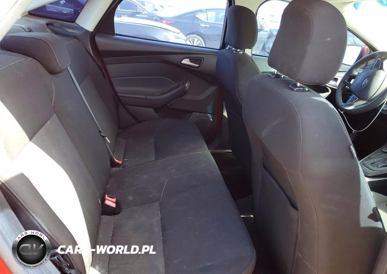 2017 Ford Focus Se VIN:1FADP3F26HL244744 - 10