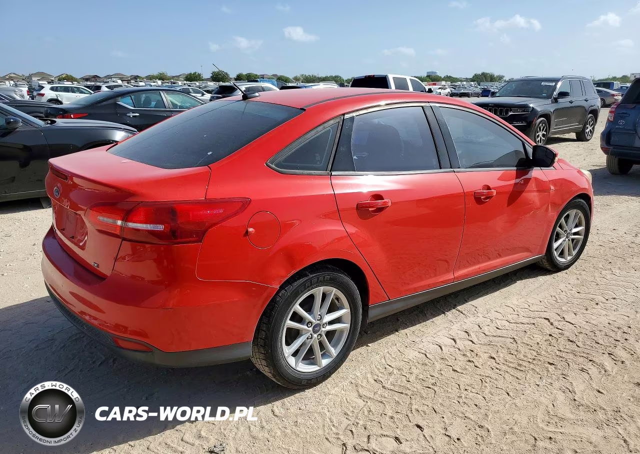 2017 Ford Focus Se VIN:1FADP3F26HL244744 - 3