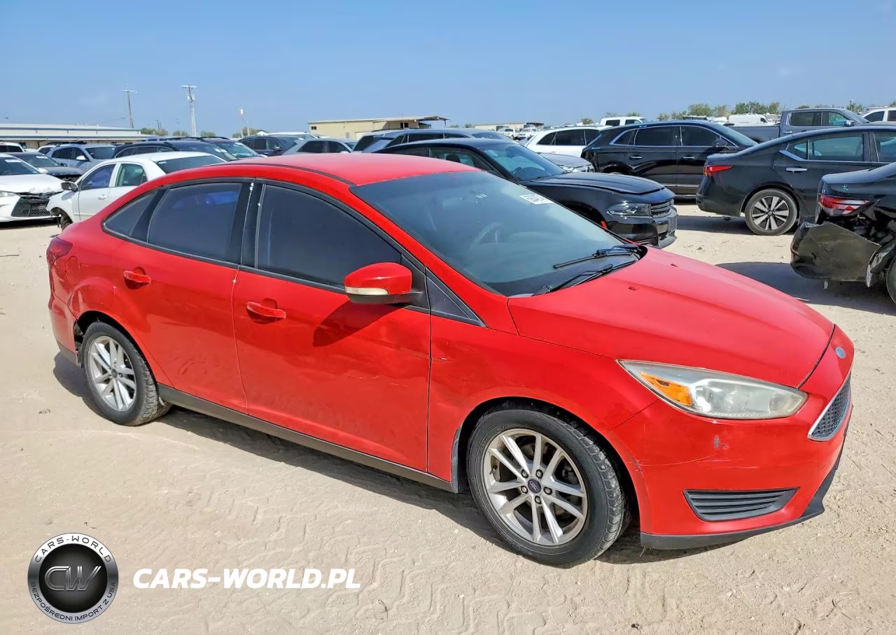 2017 Ford Focus Se VIN:1FADP3F26HL244744 - 4