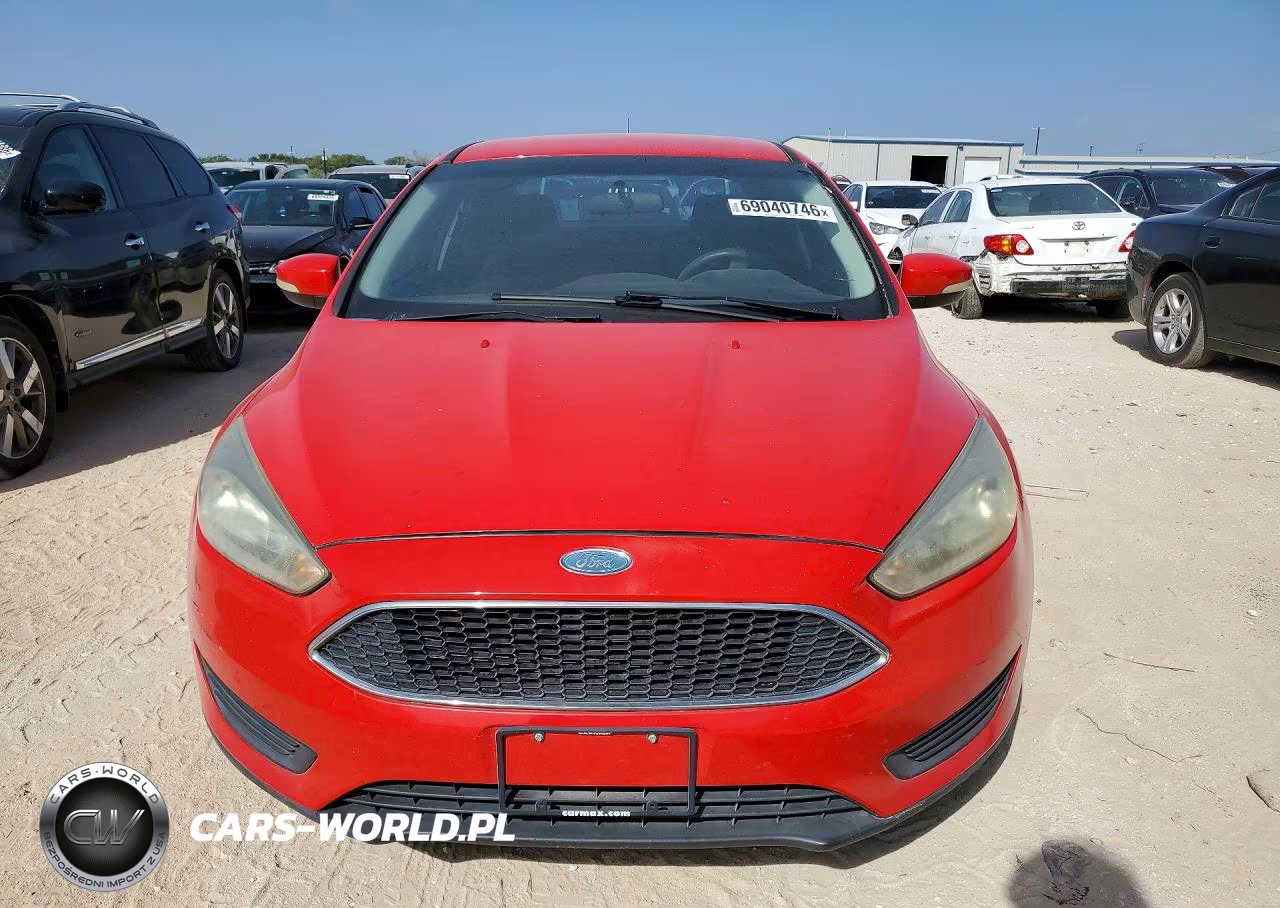 2017 Ford Focus Se VIN:1FADP3F26HL244744 - 5