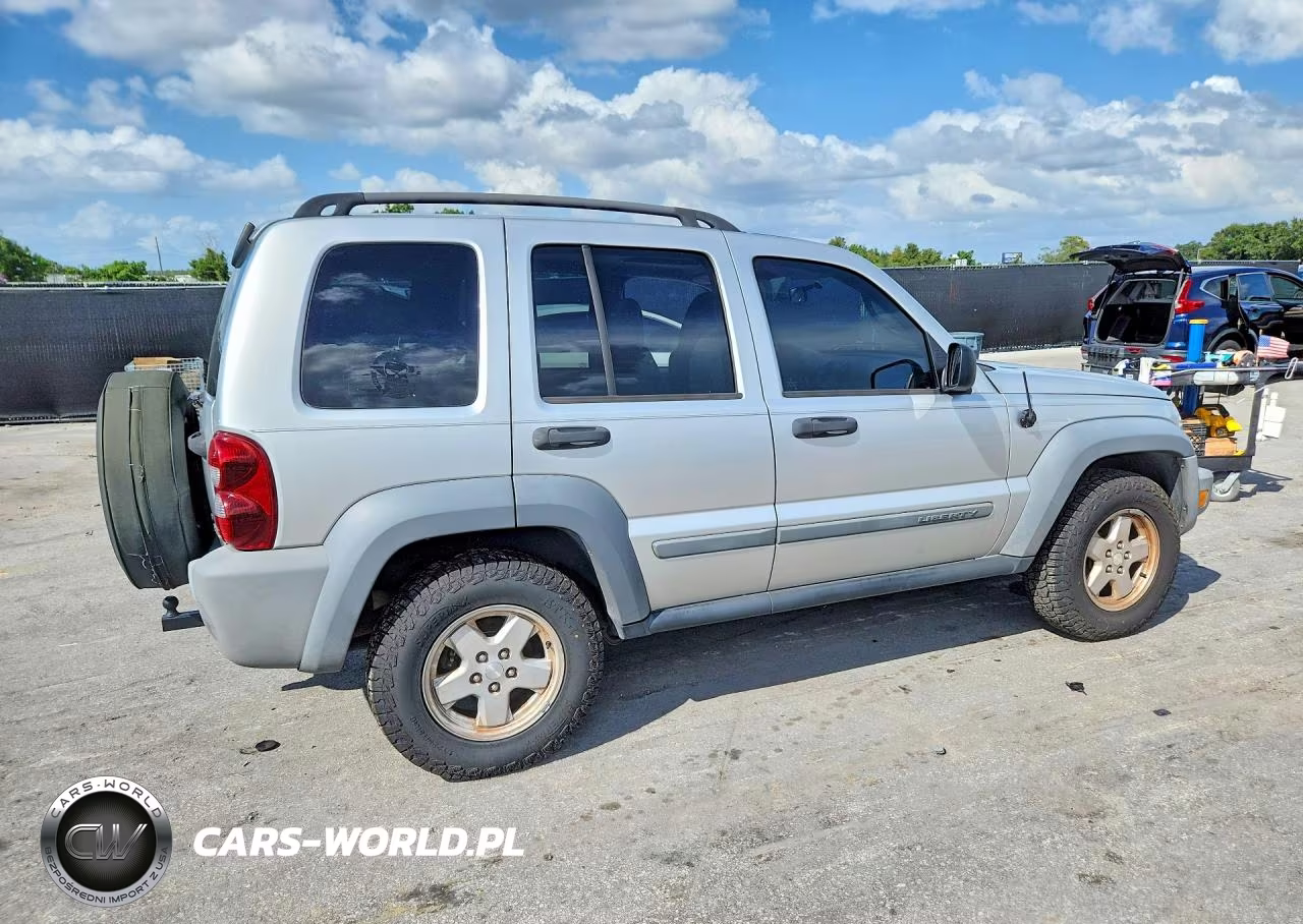 2005 Jeep Liberty Sport VIN:1J4GL48K55W663873 - 3