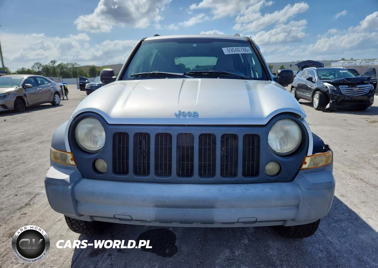 2005 Jeep Liberty Sport VIN:1J4GL48K55W663873 - 5