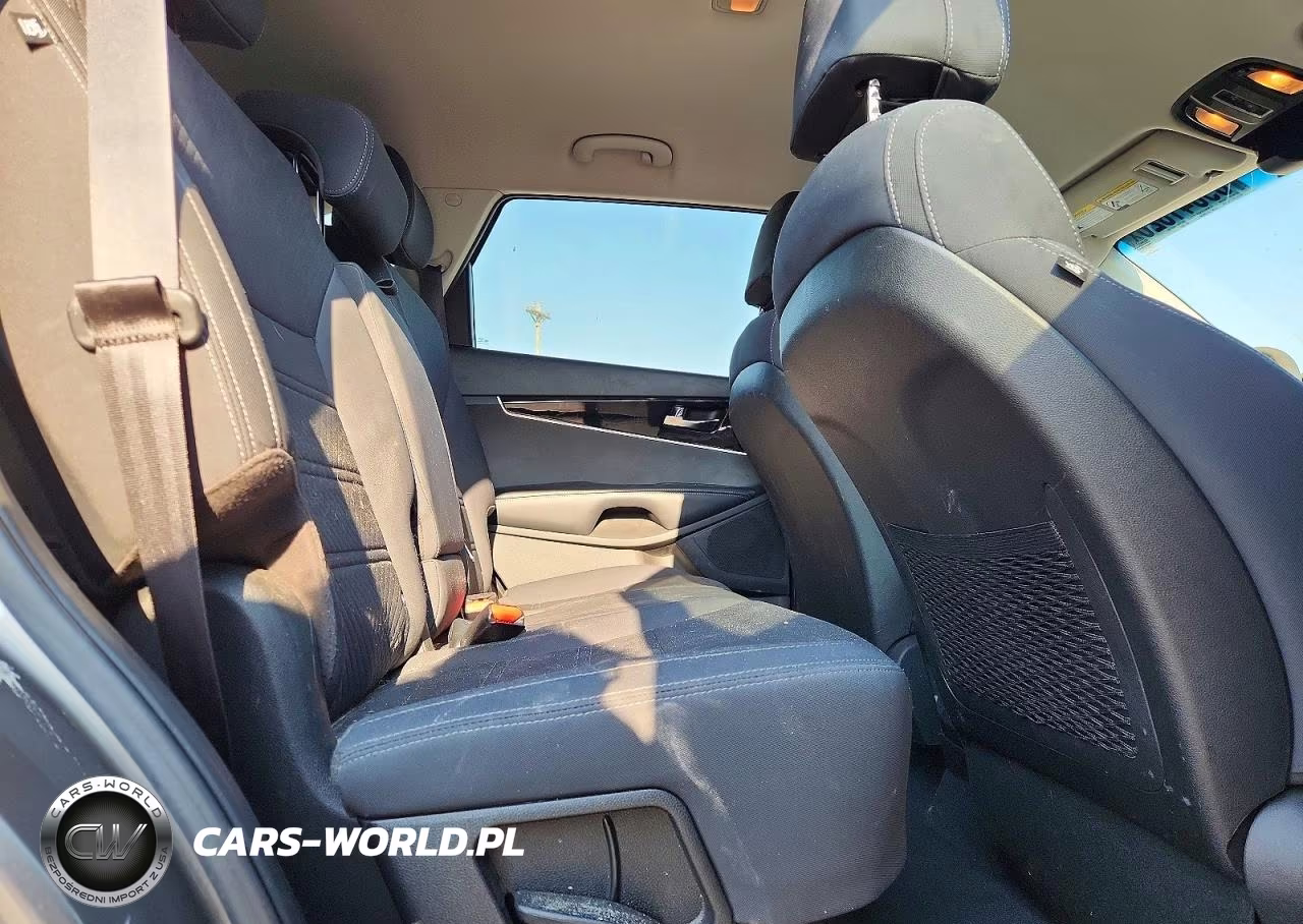 2017 Kia Sorento L VIN:5XYPG4A33HG246850 - 11