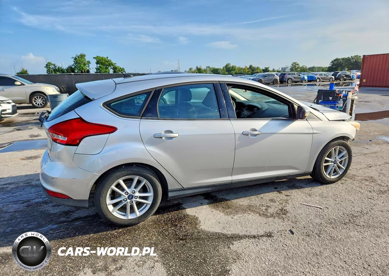 2016 Ford Focus Se VIN:1FADP3K29GL376871 - 3