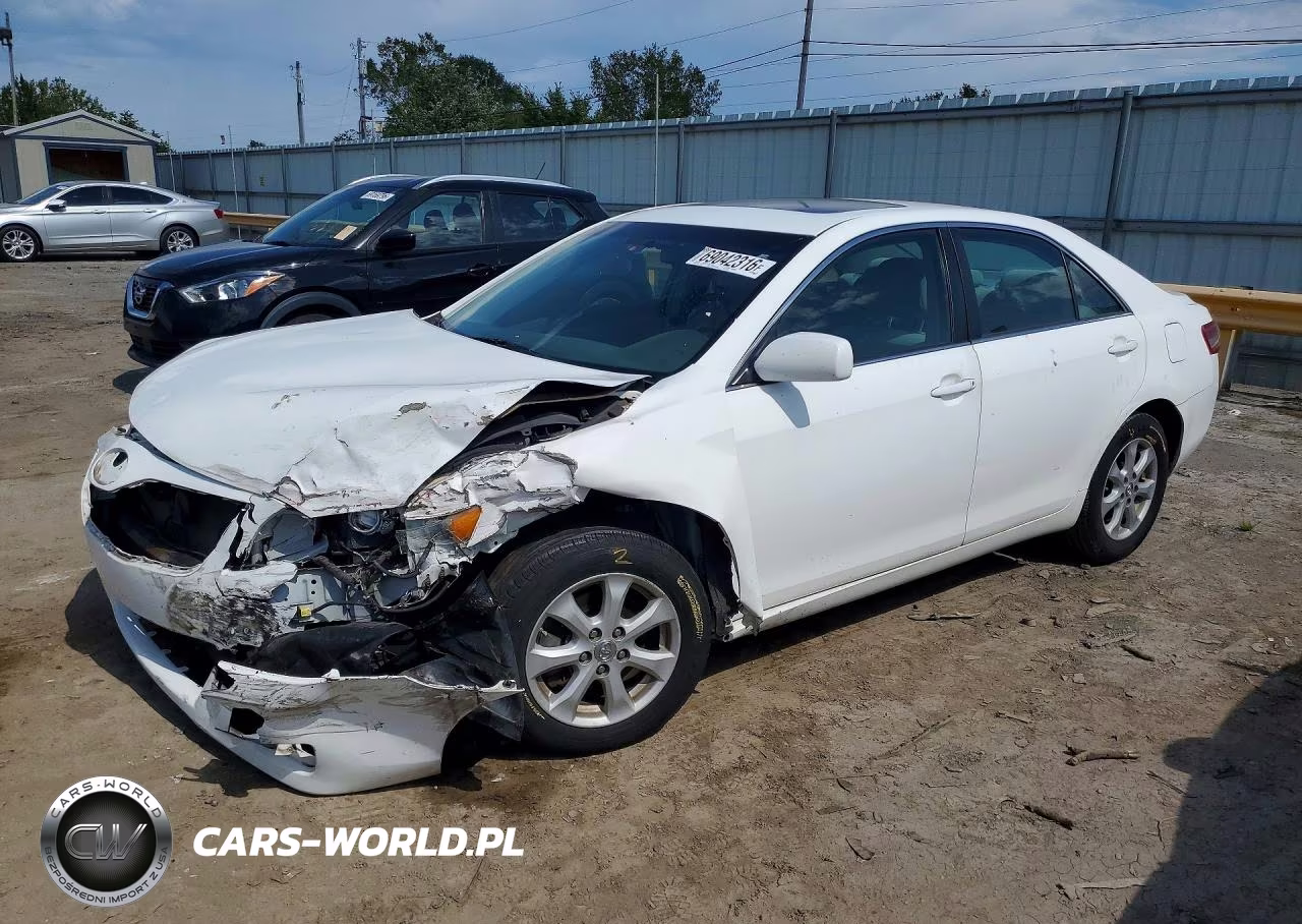 2011 Toyota Camry Le – zdjęcie 1 z 13