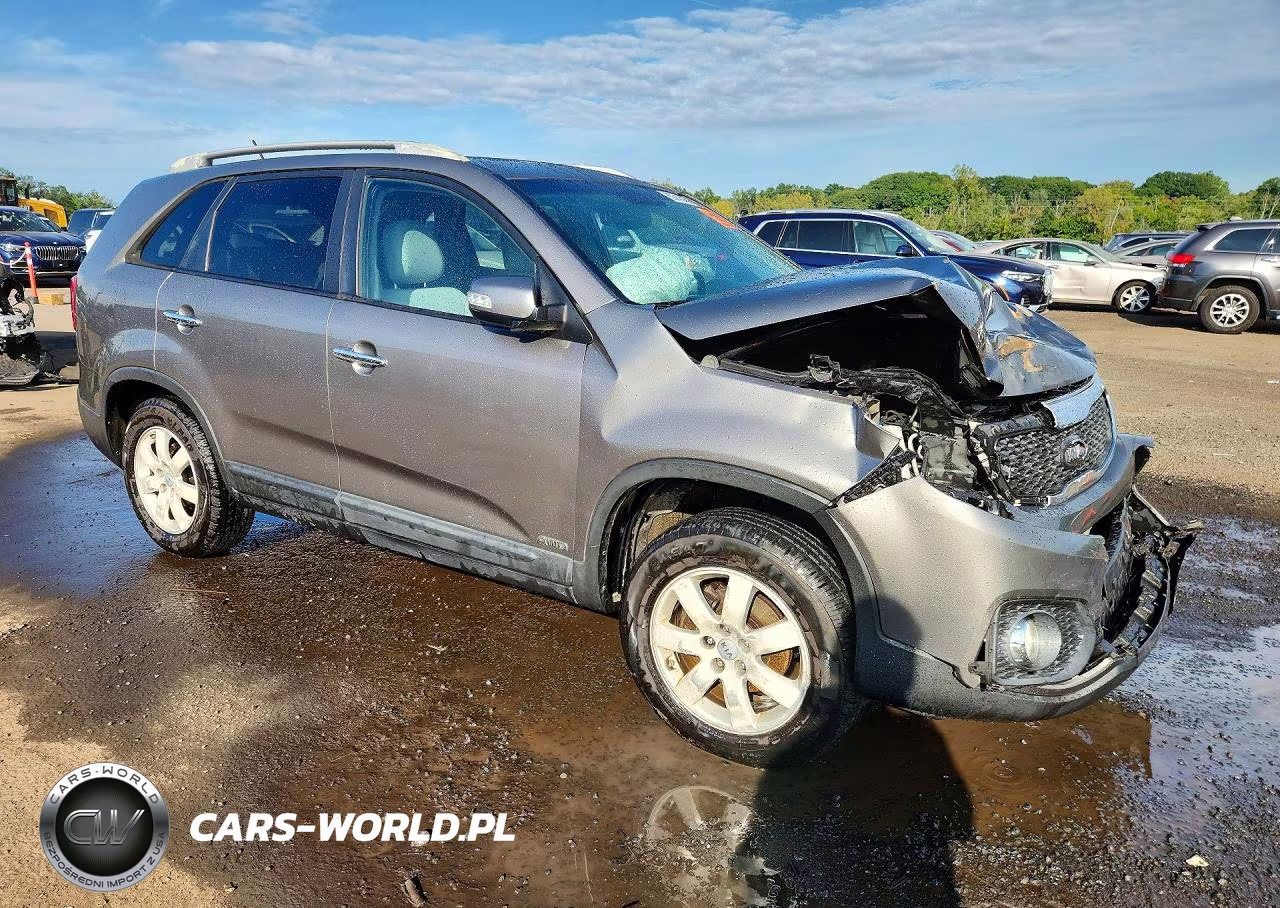 2012 Kia Sorento Lx VIN:5XYKTCA68CG284044 - 4