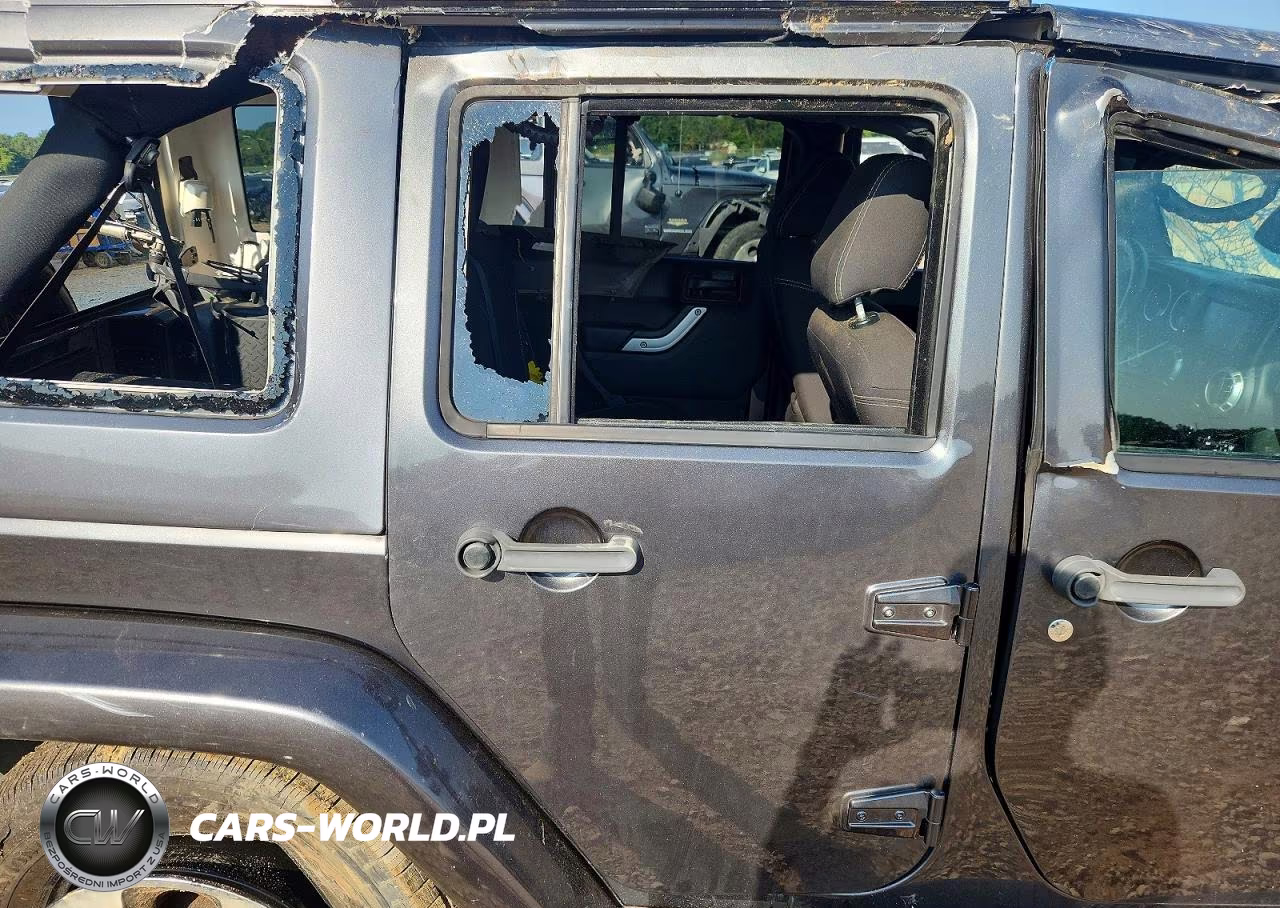 2017 Jeep Wrangler Unlimited Sahara VIN:1C4BJWEG3HL511422 - 10