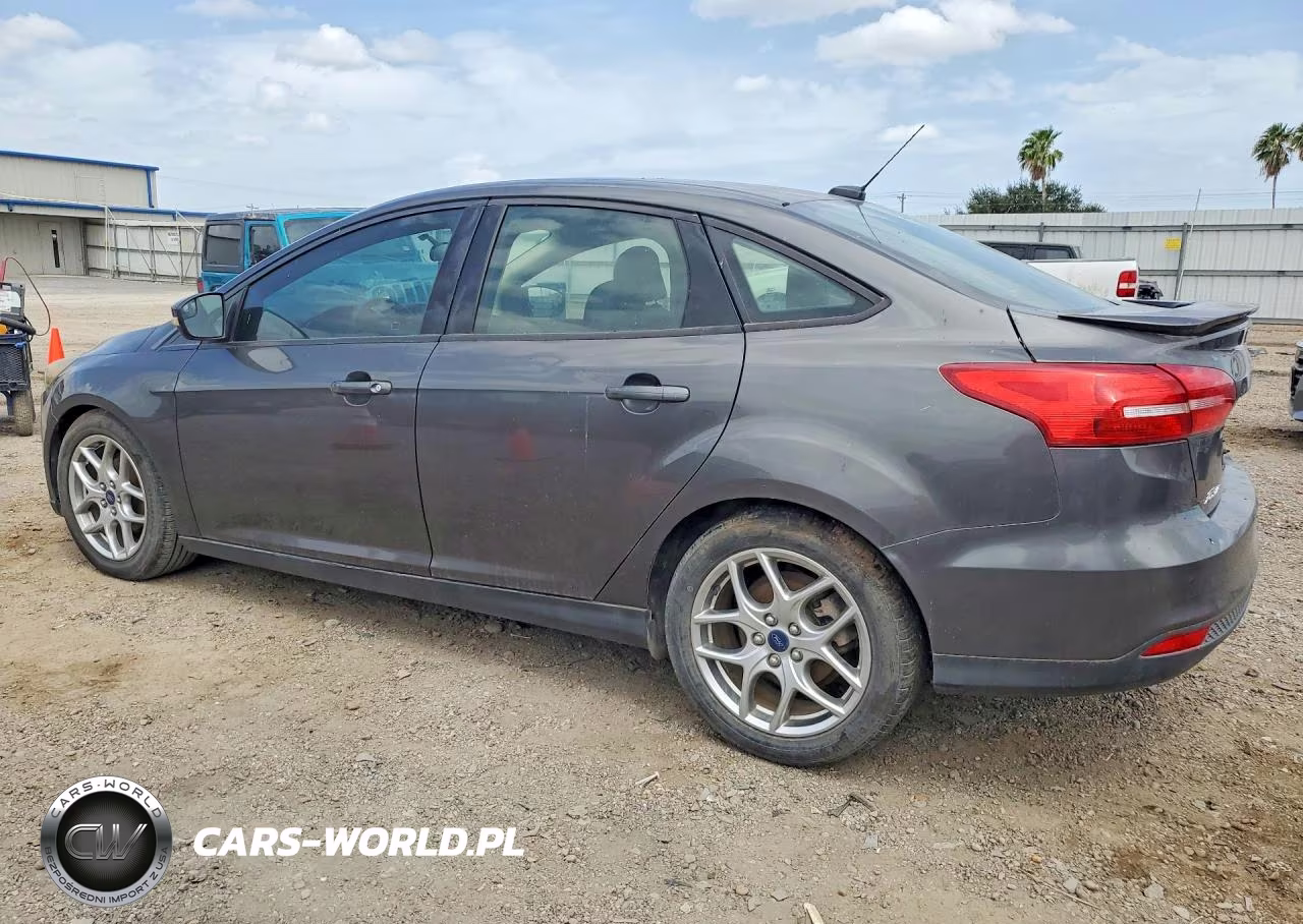 2015 Ford Focus Se VIN:1FADP3F24FL274774 - 2