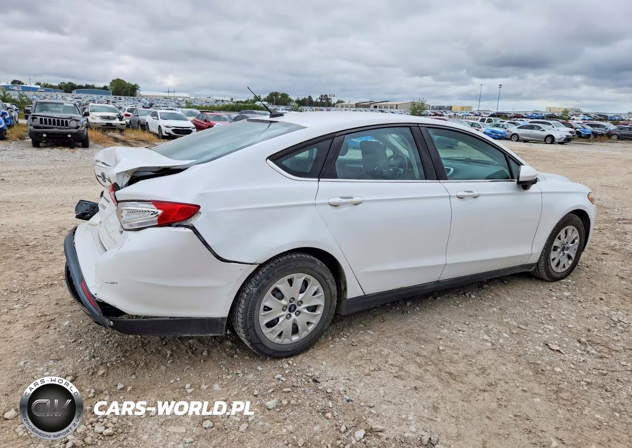 2013 Ford Fusion S VIN:3FA6P0G72DR291203 - 3