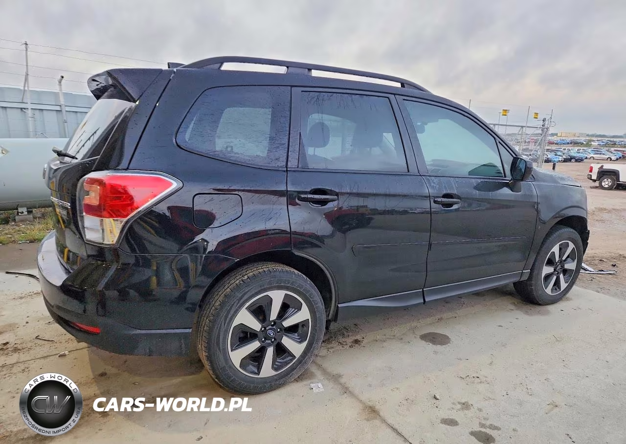 2018 Subaru Forester 2.5I Premium VIN:JF2SJAEC2JG586709 - 3