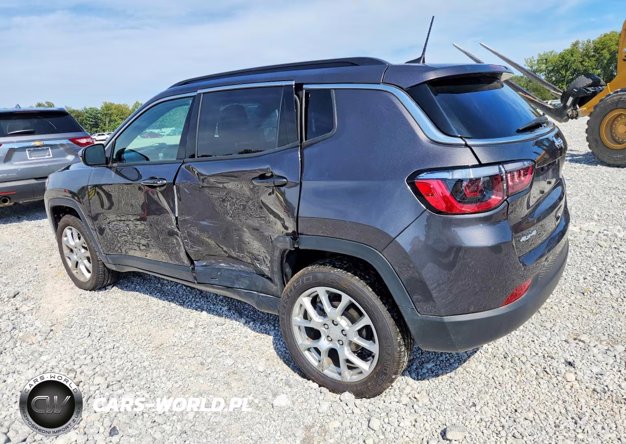 2023 Jeep Compass Latitude Lux VIN:3C4NJDFN3PT532630 - 2