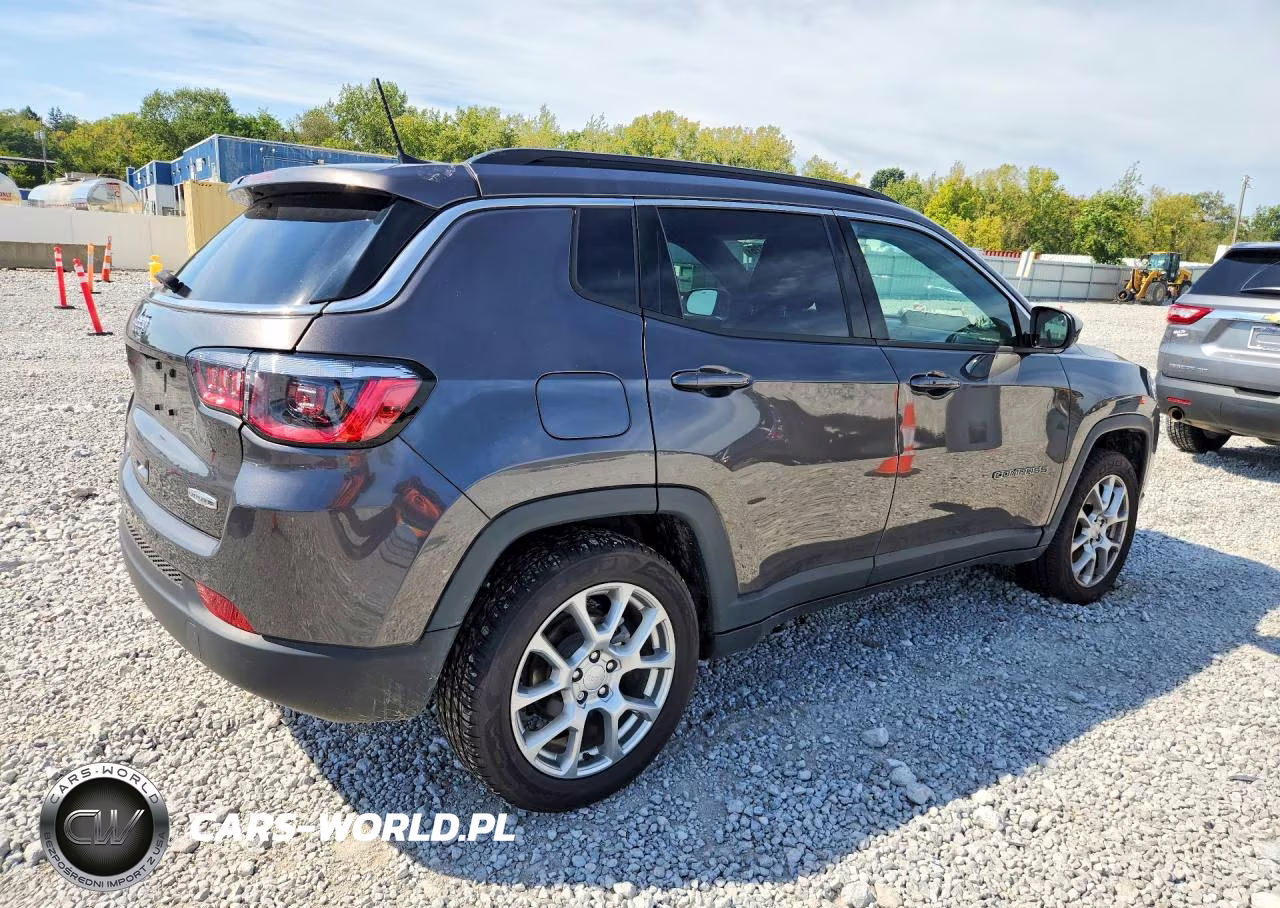 2023 Jeep Compass Latitude Lux VIN:3C4NJDFN3PT532630 - 3
