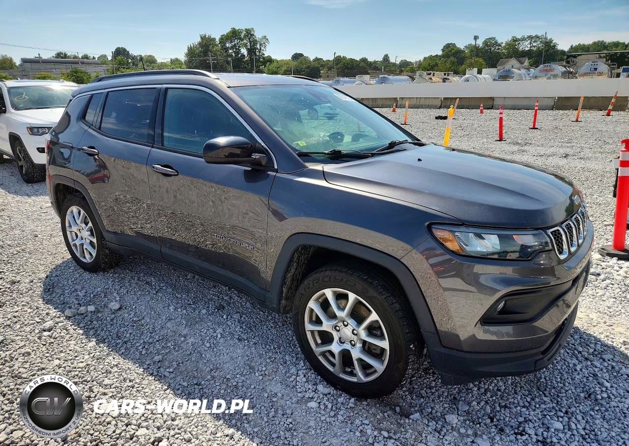2023 Jeep Compass Latitude Lux VIN:3C4NJDFN3PT532630 - 4