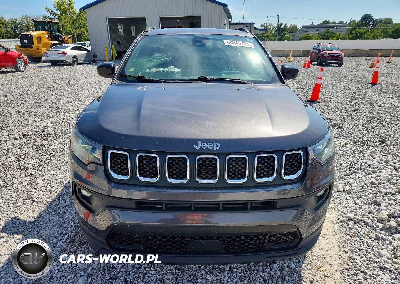 2023 Jeep Compass Latitude Lux VIN:3C4NJDFN3PT532630 - 5