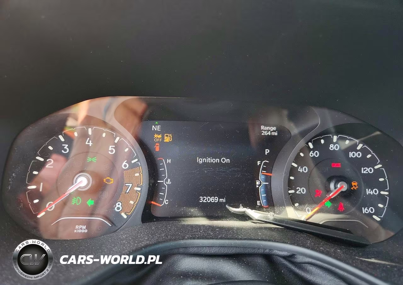2023 Jeep Compass Latitude Lux VIN:3C4NJDFN3PT532630 - 9
