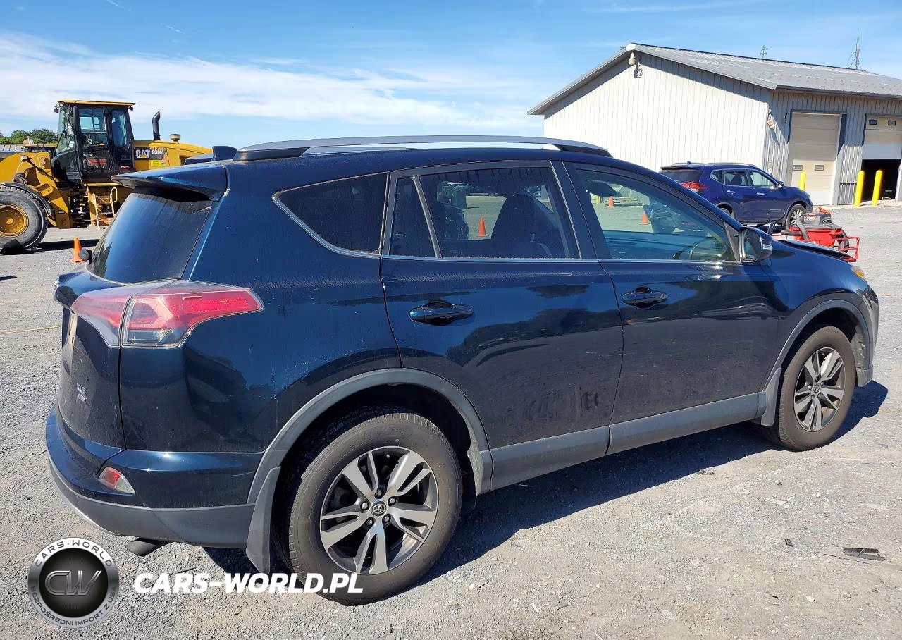 2018 Toyota Rav4 Xle VIN:JTMRFREV0JJ721221 - 3