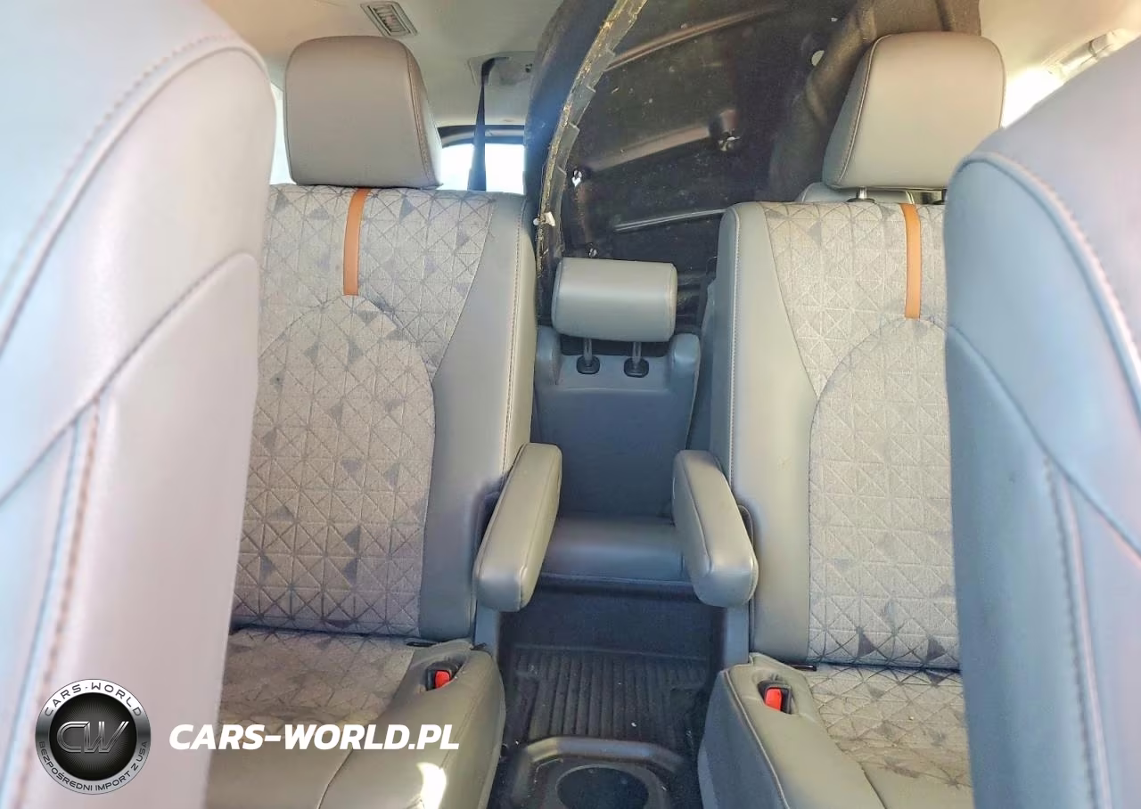 2023 Toyota Highlander Hybrid Bronze Edition VIN:5TDABRCH6PS583072 - 10