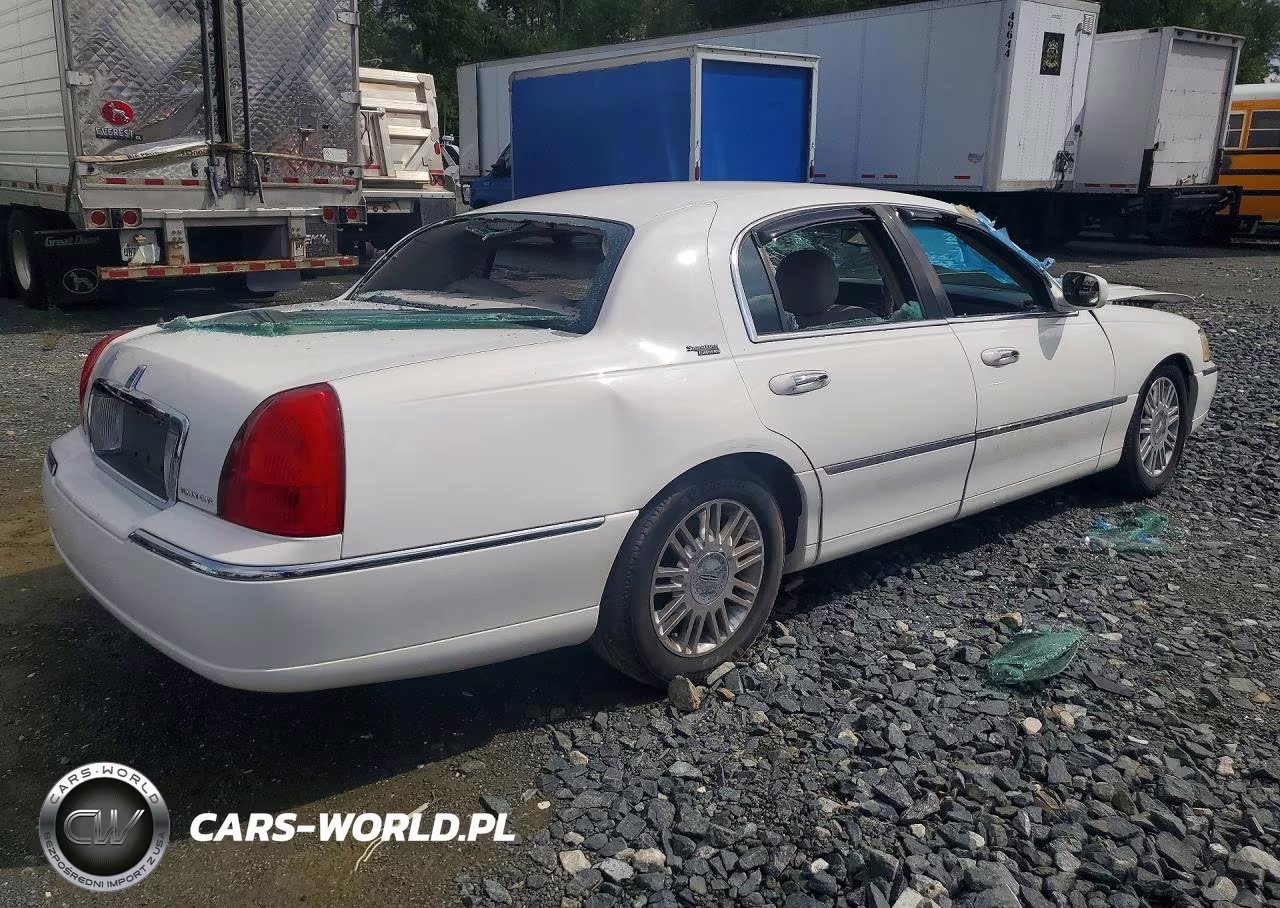2006 Lincoln Town Car Signature Limited VIN:1LNHM82V96Y624674 - 3
