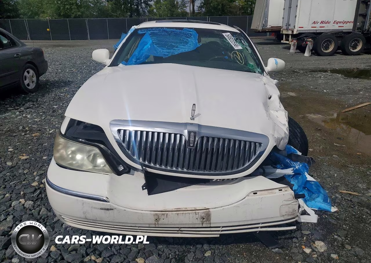 2006 Lincoln Town Car Signature Limited VIN:1LNHM82V96Y624674 - 5