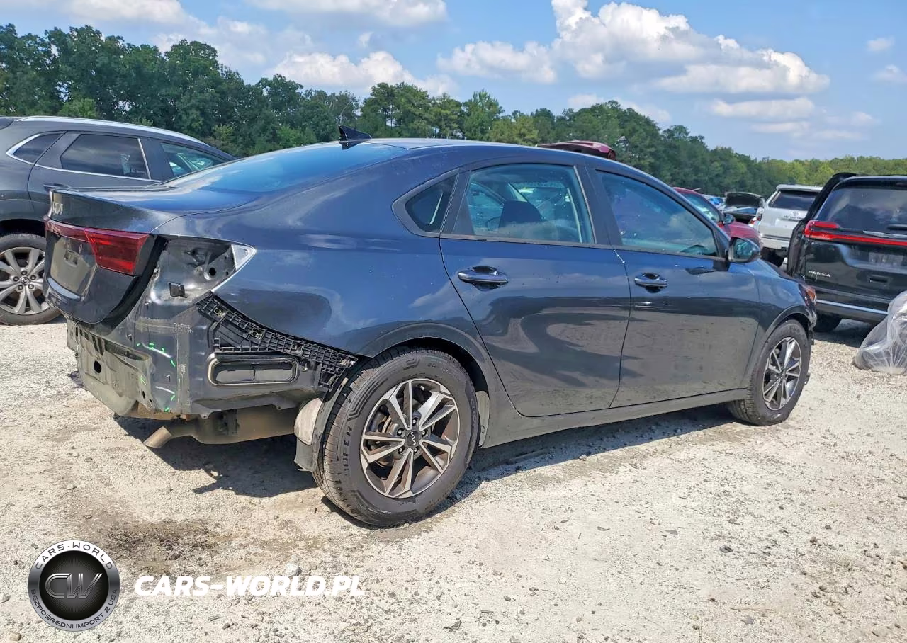 2024 Kia Forte Lxs VIN:3KPF24AD2RE725827 - 3