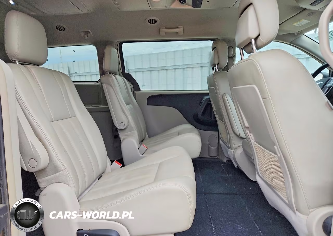 2013 Chrysler Town & Country Touring VIN:2C4RC1BGXDR614211 - 11