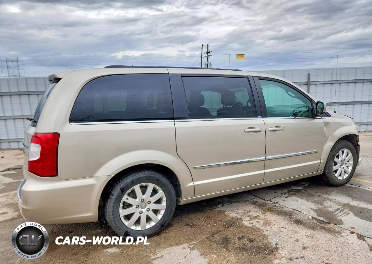 2013 Chrysler Town & Country Touring VIN:2C4RC1BGXDR614211 - 3