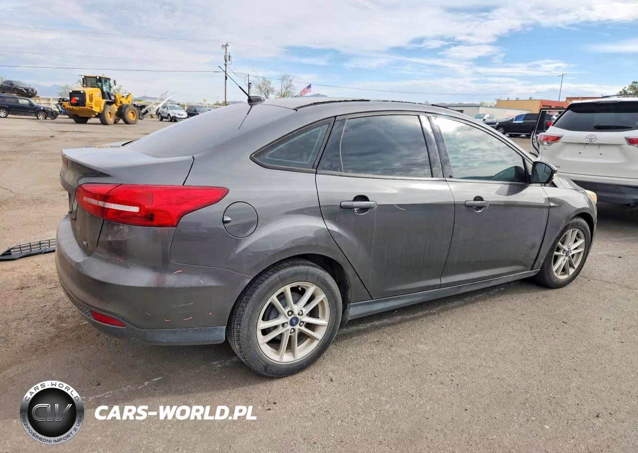 2017 Ford Focus Se VIN:1FADP3F28HL204603 - 3