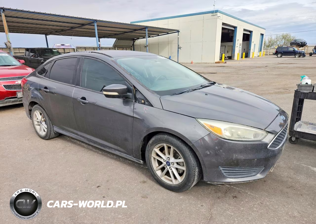 2017 Ford Focus Se VIN:1FADP3F28HL204603 - 4