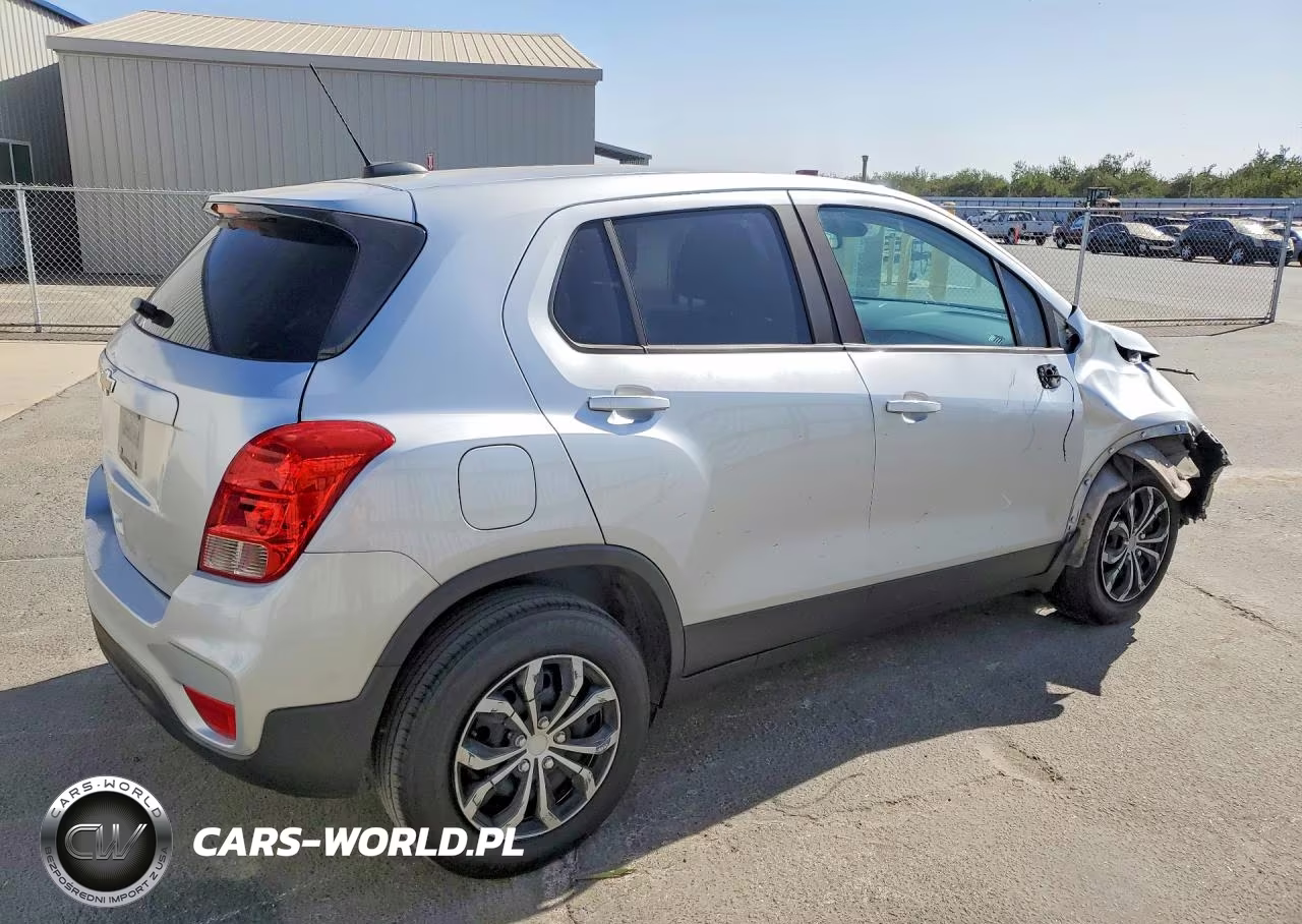2017 Chevrolet Trax Ls VIN:3GNCJKSB3HL250858 - 3