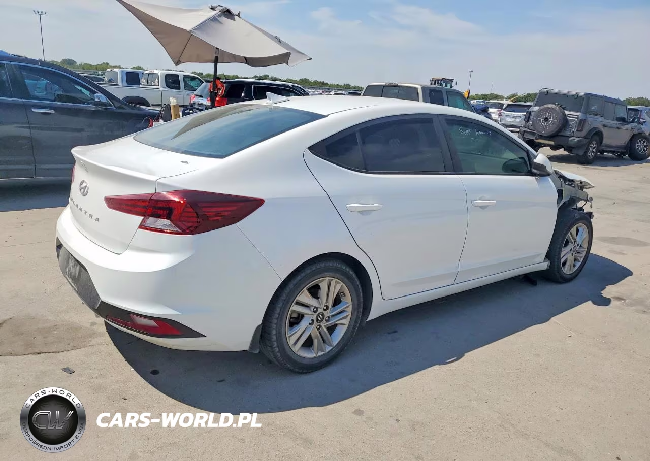 2019 Hyundai Elantra Sel VIN:5NPD84LF4KH486318 - 3