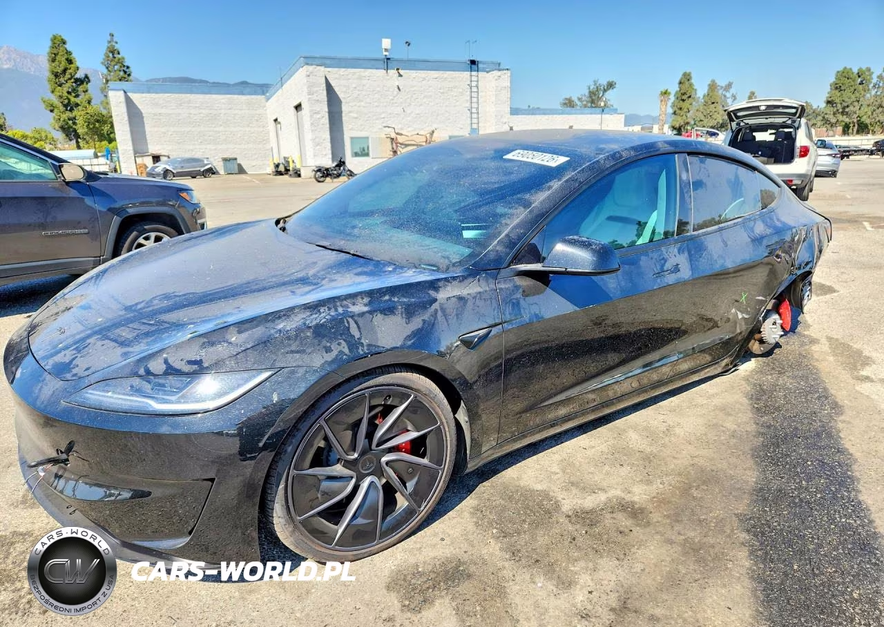 2026 Tesla Model 3 – zdjęcie 1 z 13