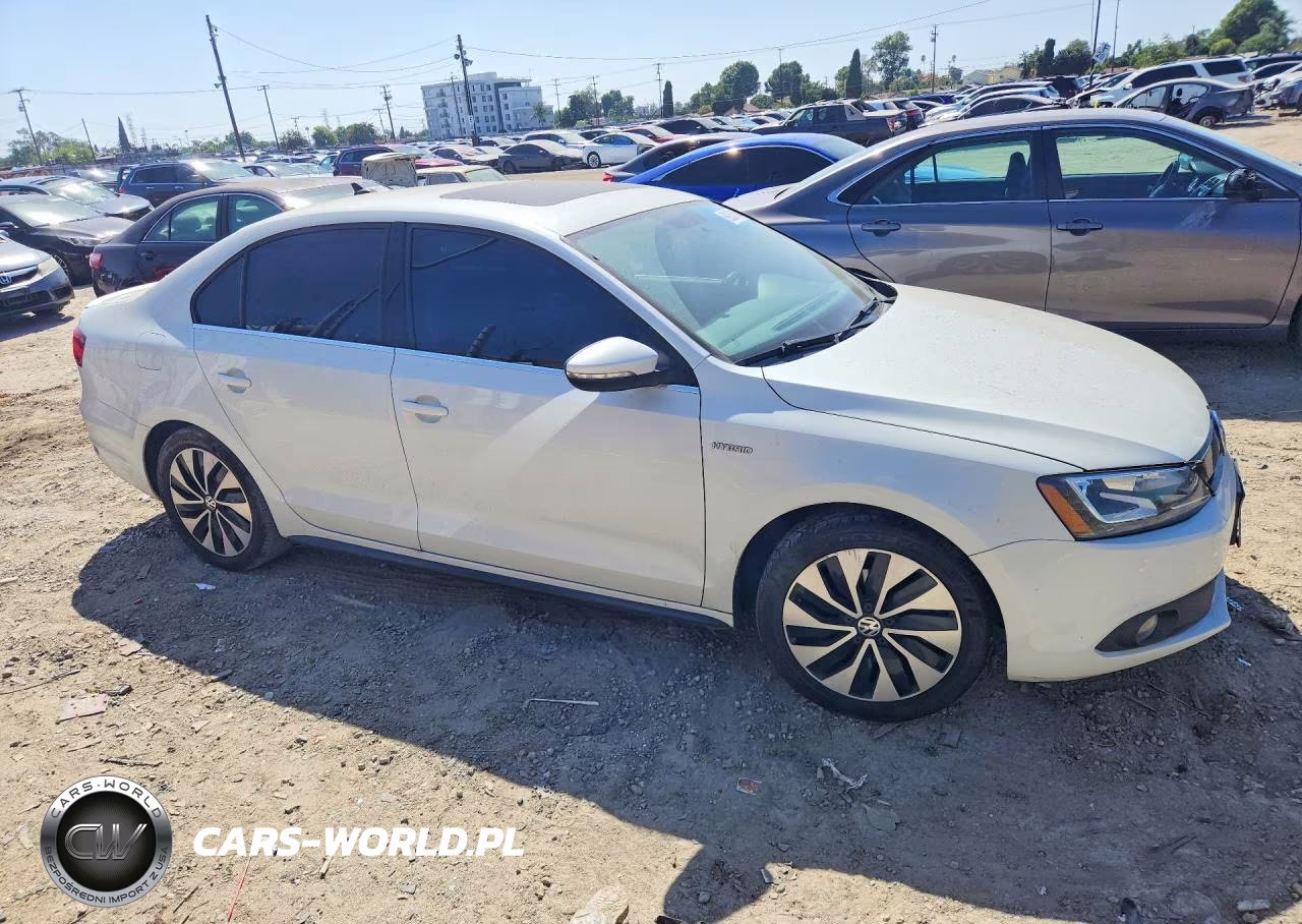 2013 Volkswagen Jetta Hybrid VIN:3VW637AJ3DM315666 - 4