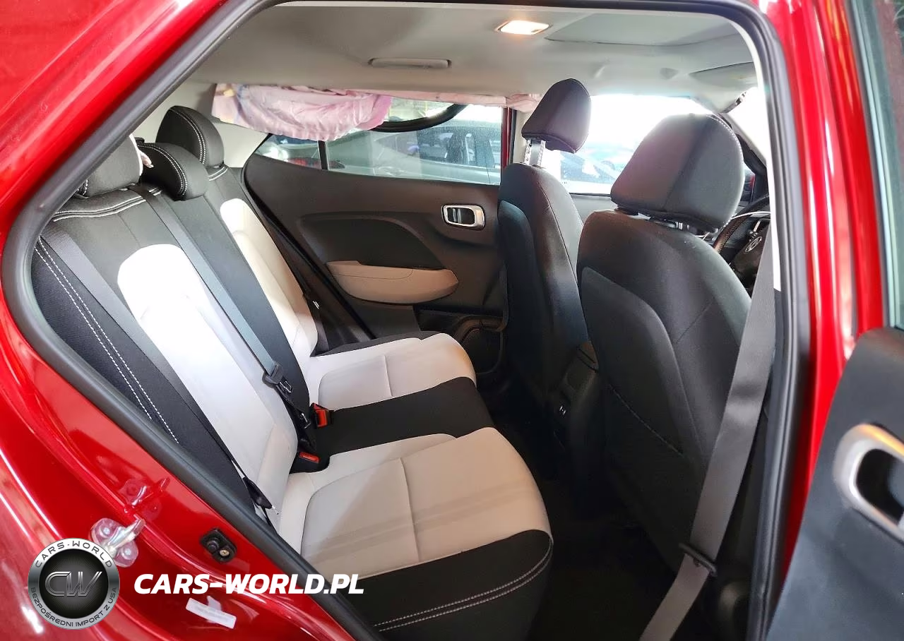 2025 Hyundai Venue Sel VIN:KMHRC8A33SU395773 - 11