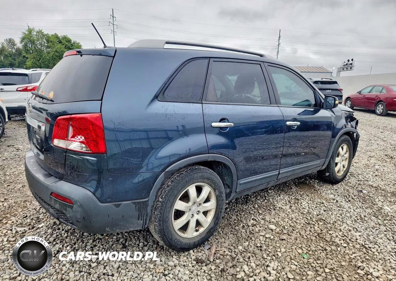 2011 Kia Sorento Lx VIN:5XYKT3A12BG084215 - 3