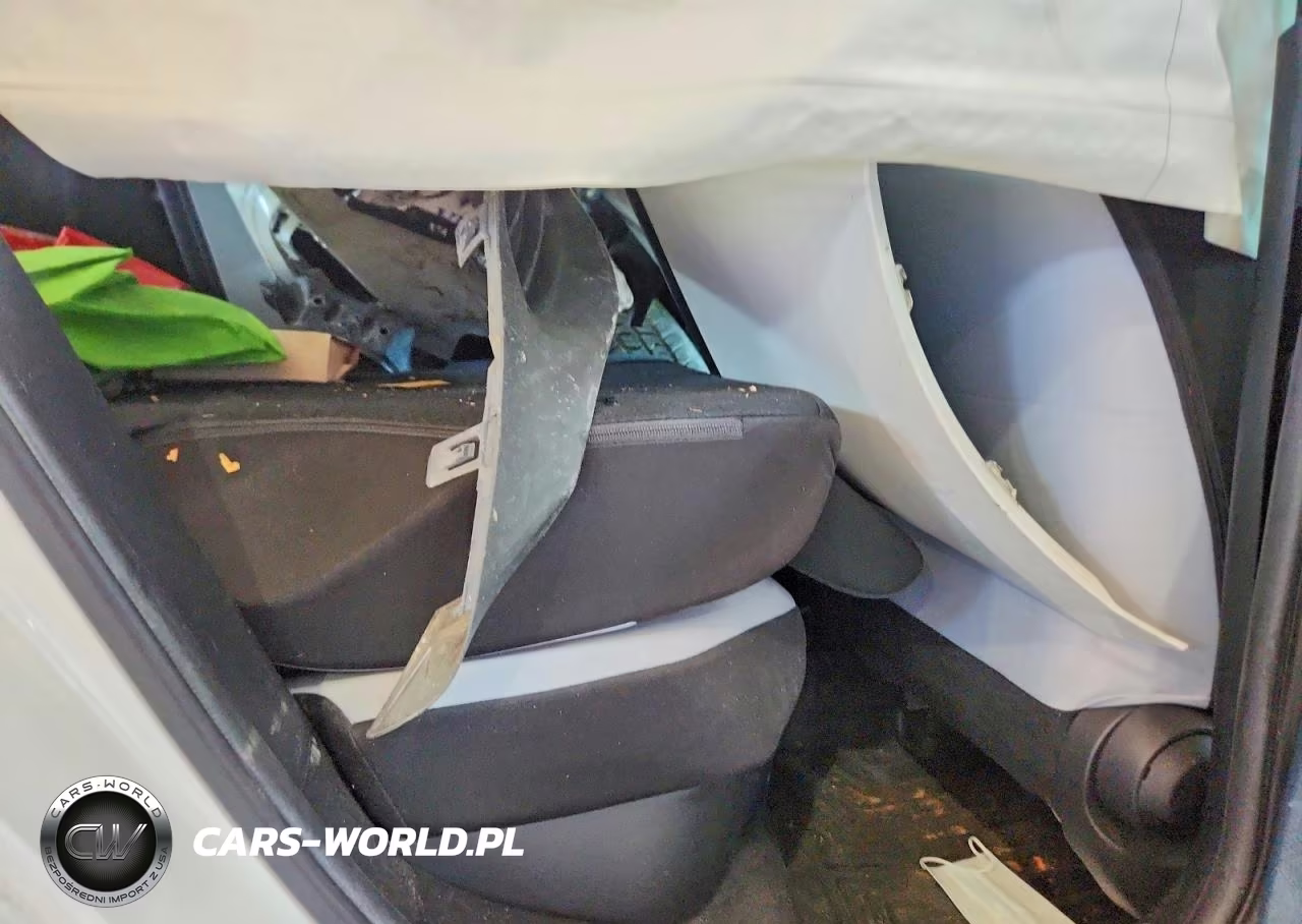 2021 Toyota Prius L Eco VIN:JTDKAMFU4M3146560 - 10