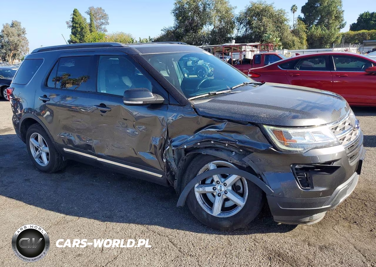 2018 Ford Explorer Xlt VIN:1FM5K7D87JGB32203 - 4