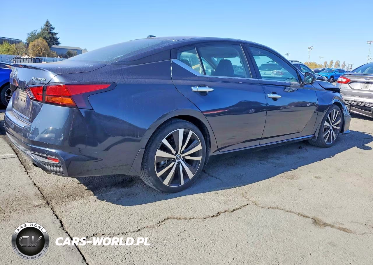 2019 Nissan Altima Platinum VIN:1N4BL4FV4KC256479 - 3