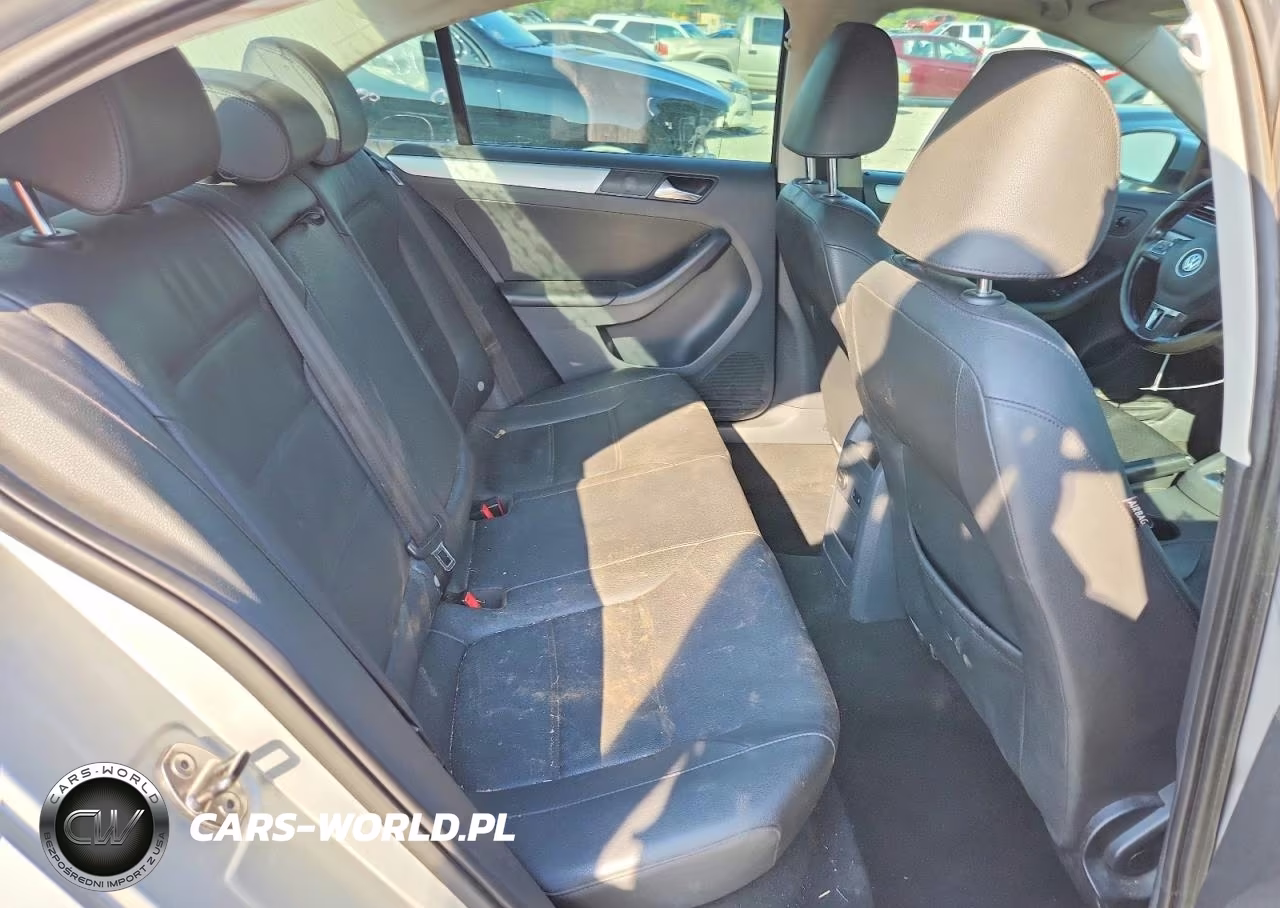 2011 Volkswagen Jetta Tdi VIN:3VWLL7AJXBM082885 - 10