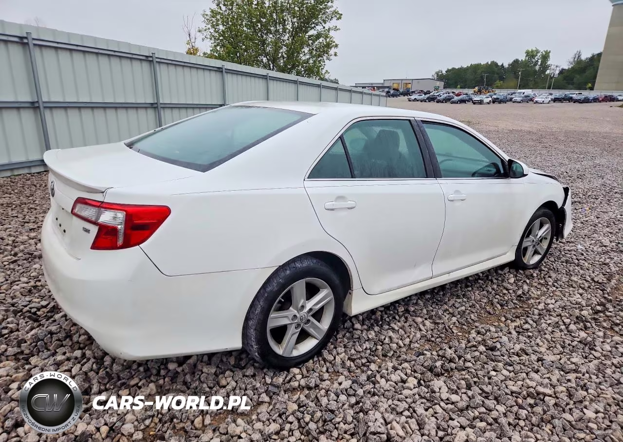 2014 Toyota Camry Se VIN:4T1BF1FK9EU330334 - 3