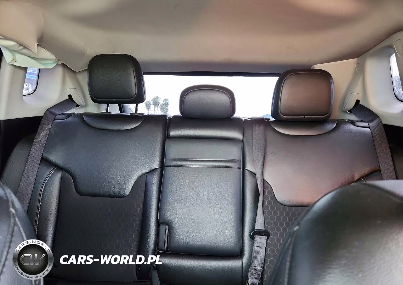 2019 Jeep Compass Latitude VIN:3C4NJCBB4KT750445 - 10