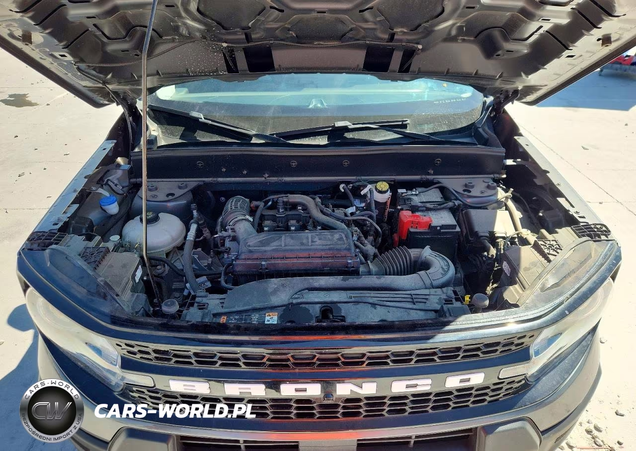 2025 Ford Bronco Sport Outer Banks VIN:3FMCR9CN3SRE15696 - 12