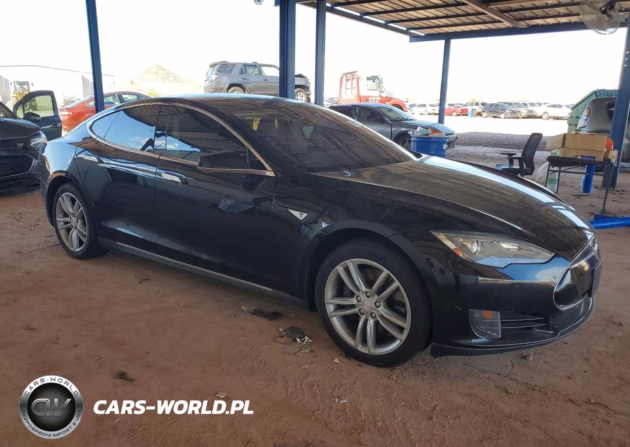 2015 Tesla Model S 85 VIN:5YJSA1H17FF085373 - 4