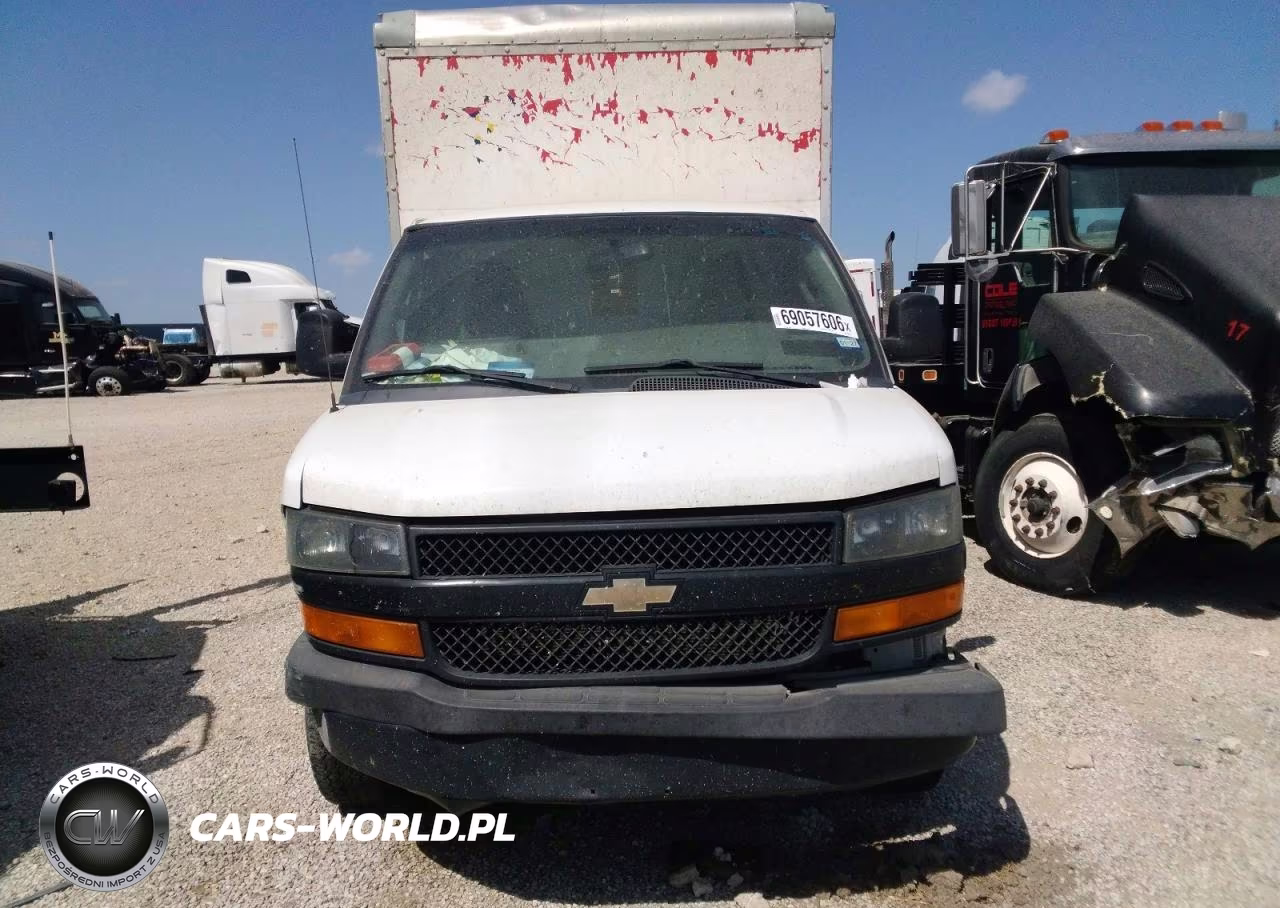 2018 Chevrolet Express G3500 VIN:1GB0GRFP5J1304025 - 5