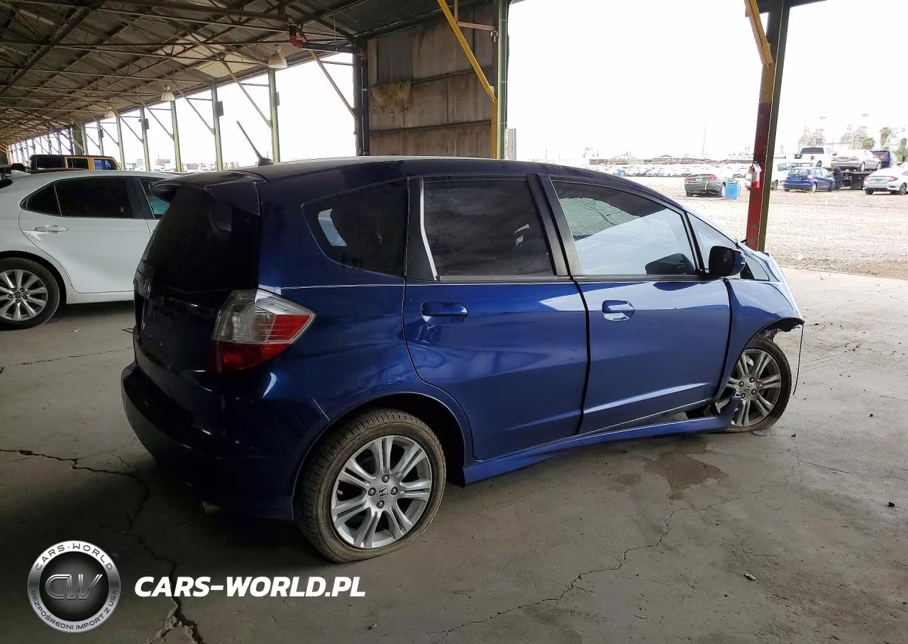 2010 Honda Fit Sport VIN:JHMGE8H42AS028232 - 3