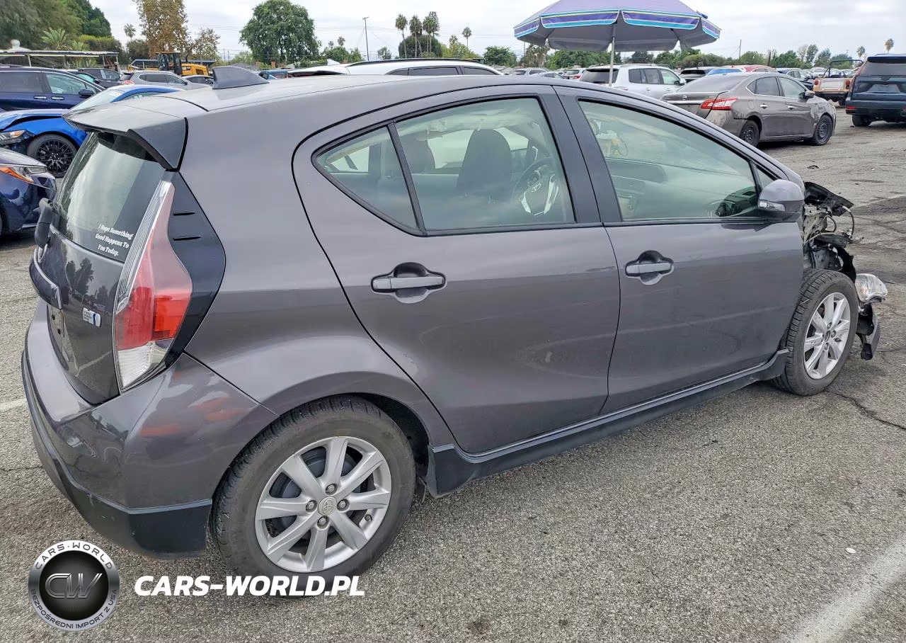 2017 Toyota Prius C Two VIN:JTDKDTB37H1595134 - 3