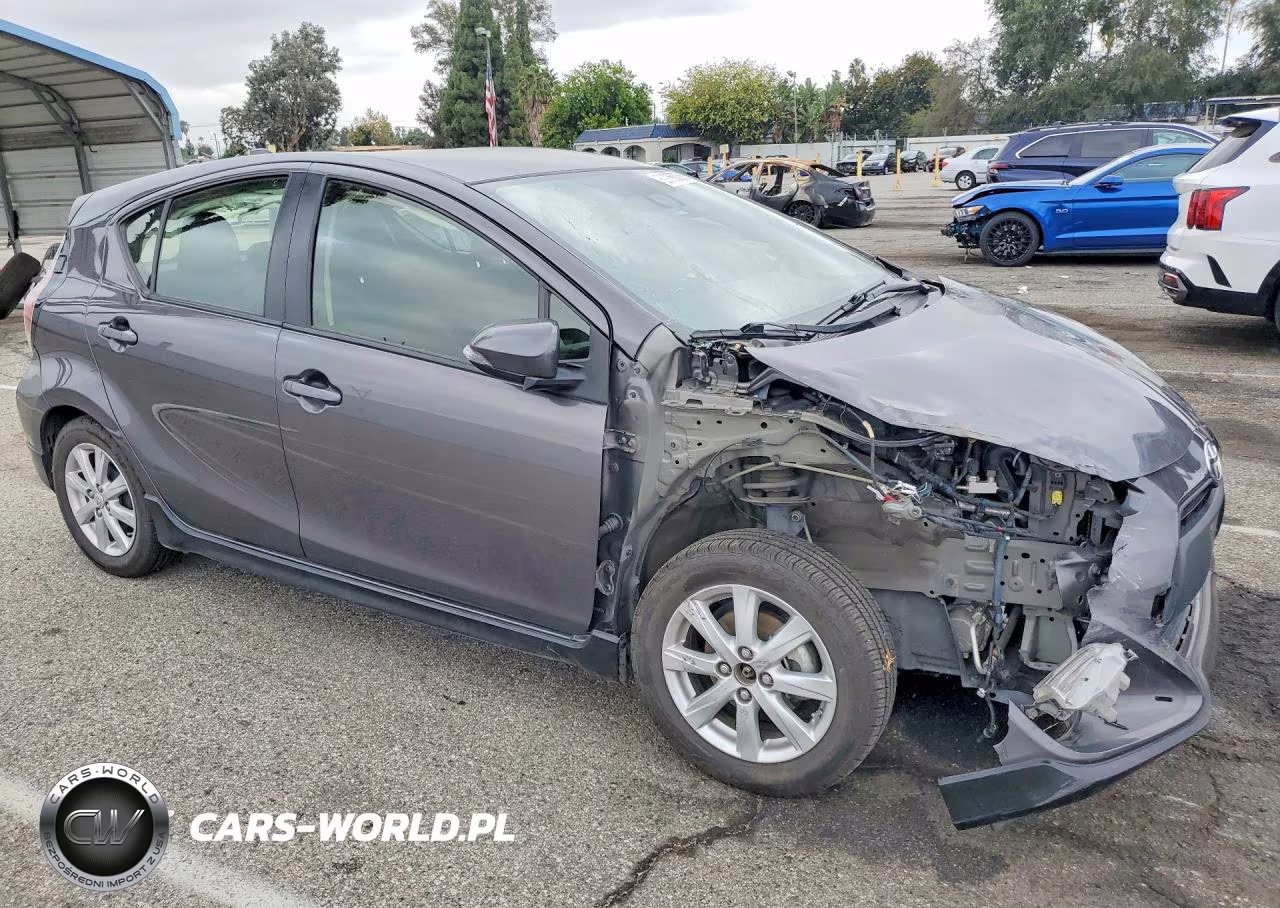 2017 Toyota Prius C Two VIN:JTDKDTB37H1595134 - 4