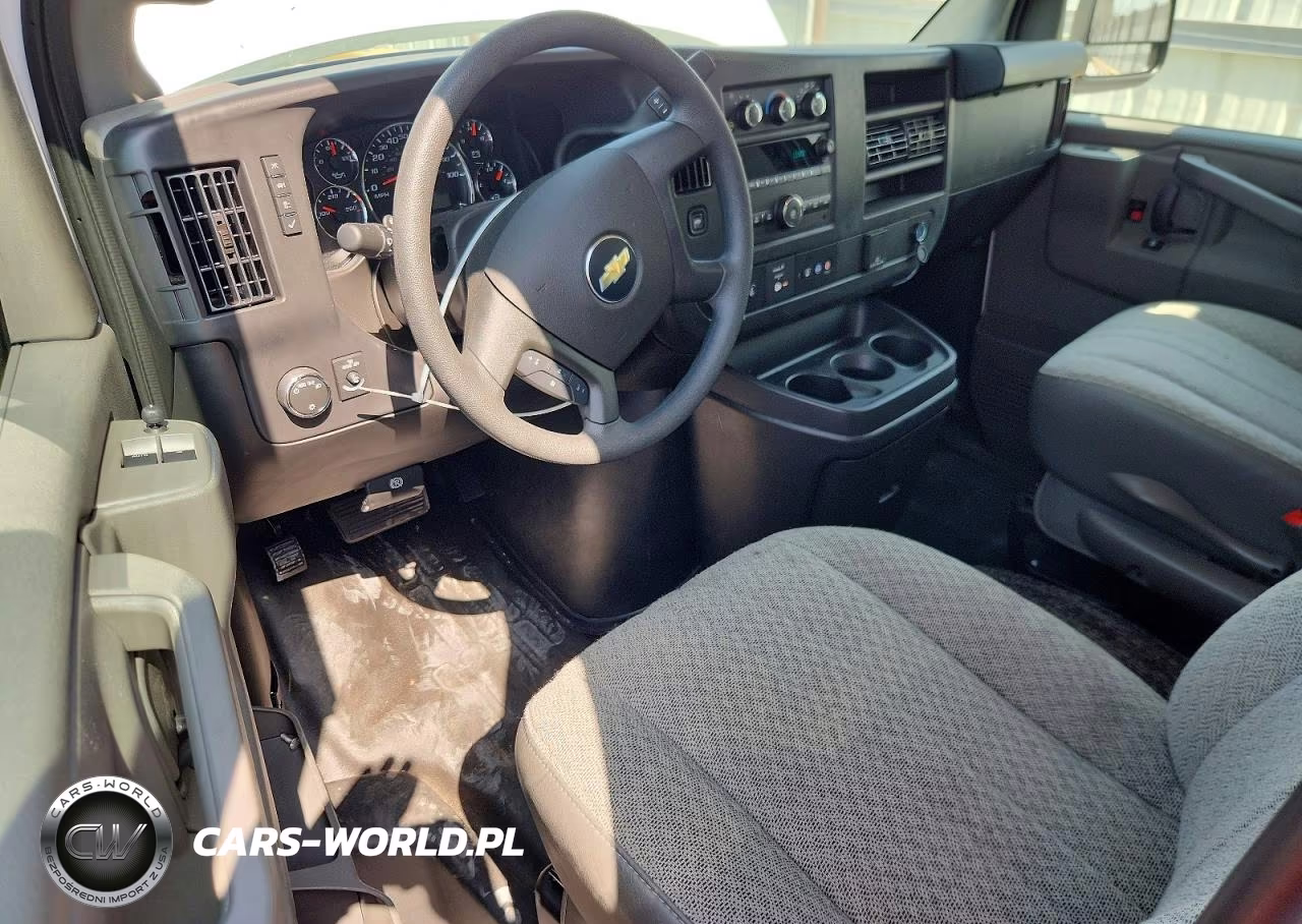 2025 Chevrolet Express G2500 VIN:1GCWGAFPXS1272147 - 8